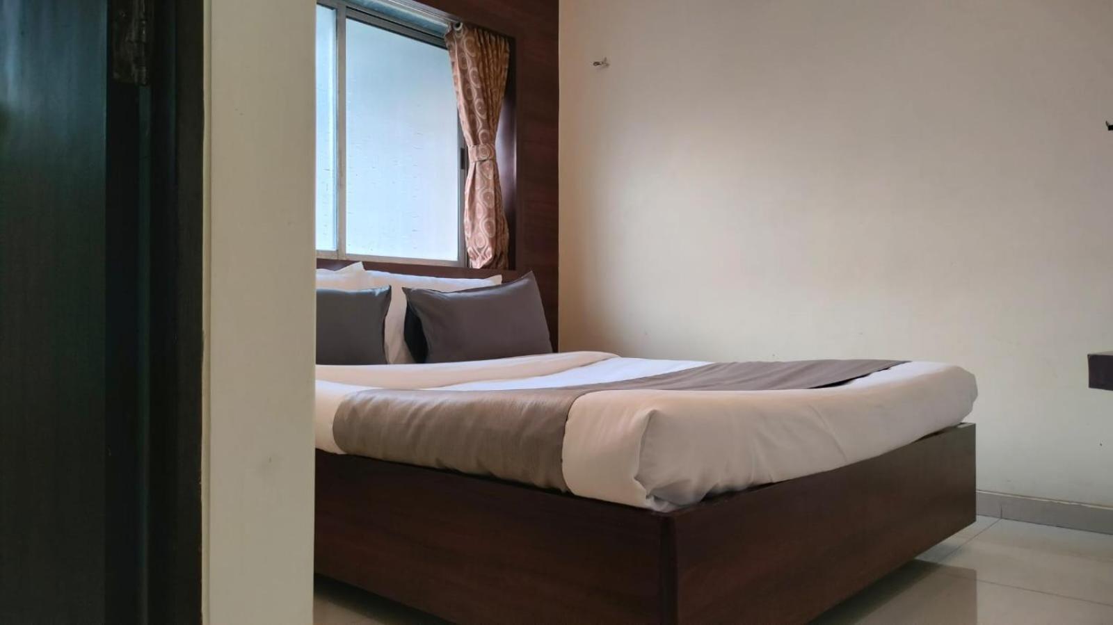 Hotel Sai Nidhi Executive-Mindspace Airoli Нави Мумбай Екстериор снимка