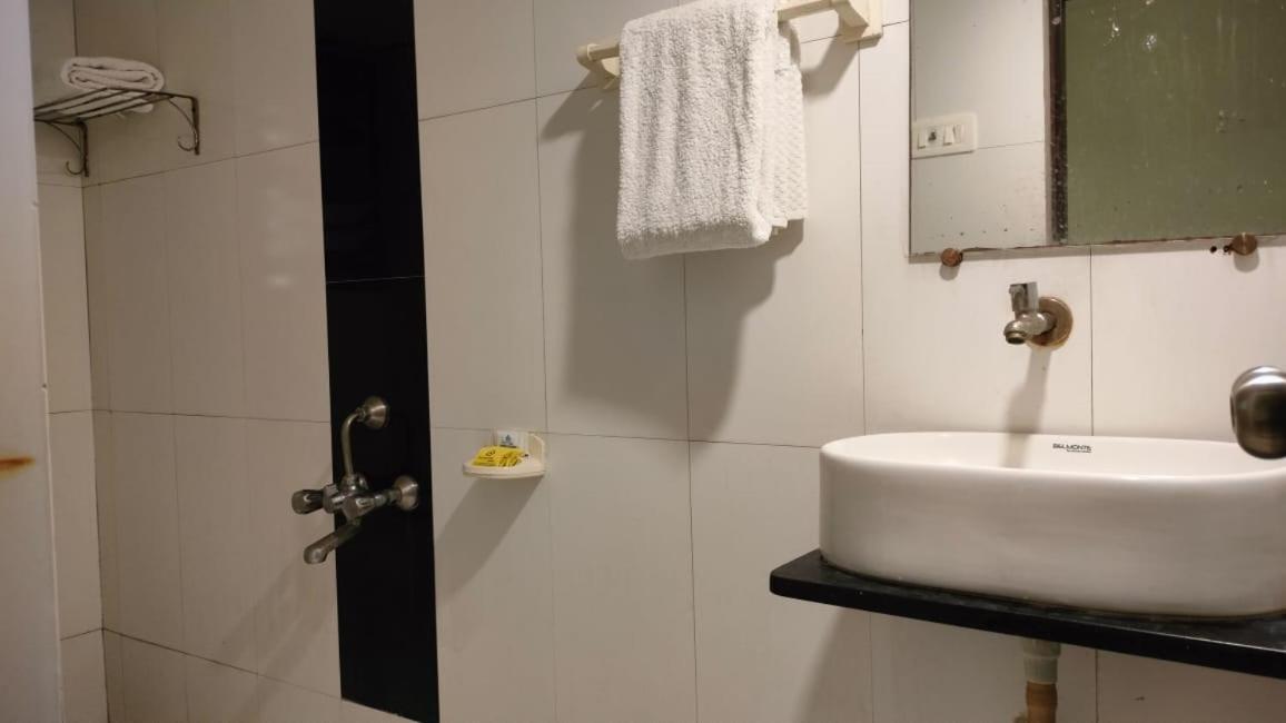 Hotel Sai Nidhi Executive-Mindspace Airoli Нави Мумбай Екстериор снимка