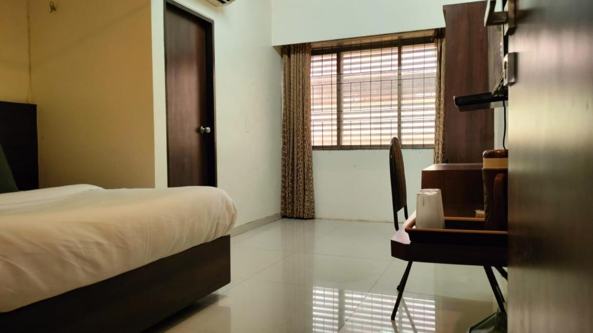 Hotel Sai Nidhi Executive-Mindspace Airoli Нави Мумбай Екстериор снимка